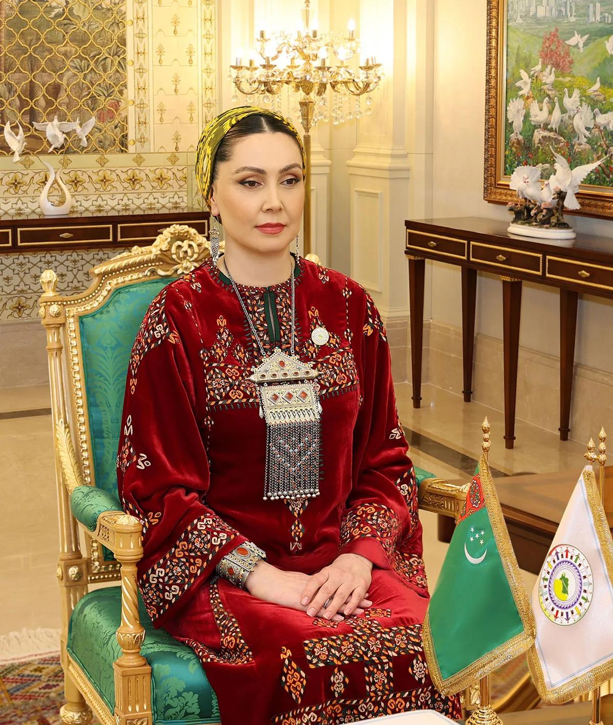 Огулджахан Атабаева награждена медалью к 30-летию нейтралитета Туркменистана