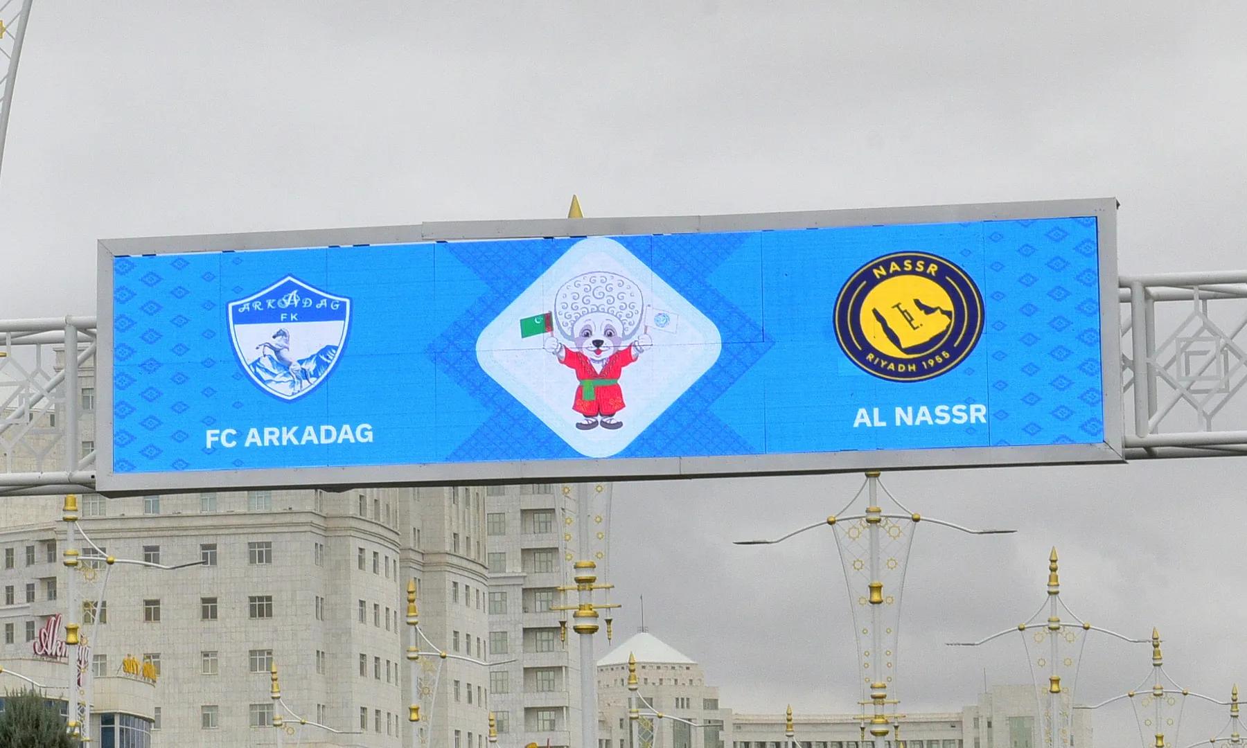 Город в ожидании матча: Ашхабад украсили баннеры в поддержку «Аркадага»