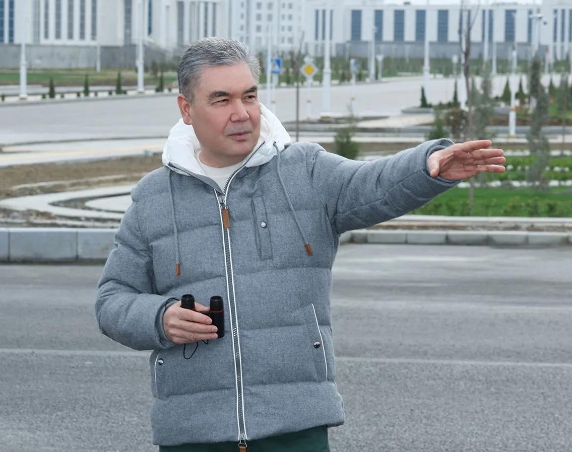Гурбангулы Бердымухамедов проверил ход строительства второй очереди города Аркадаг