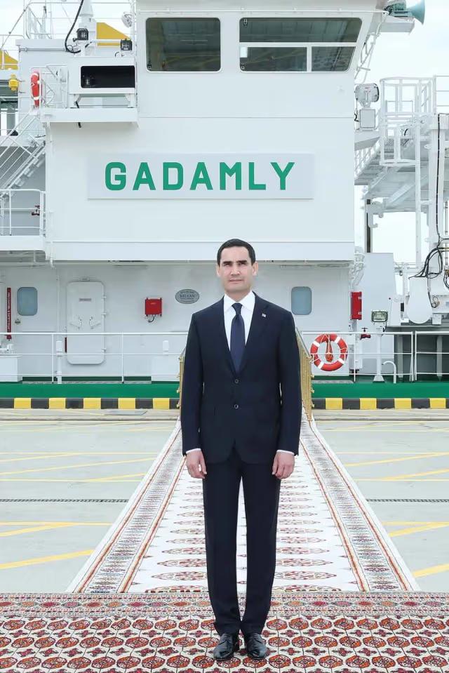 The President of Turkmenistan took part in the commissioning ceremony of the vessel "Gadamly"
