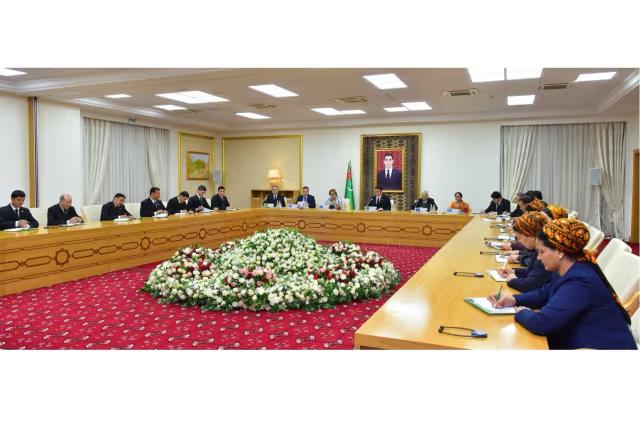 Türkmenistanyň Mejlisinde «Konstitusiýa döwletleriň ösüşiniň we jemgyýetiň abadançylygynyň hukuk kepili» atly maslahat geçirildi
