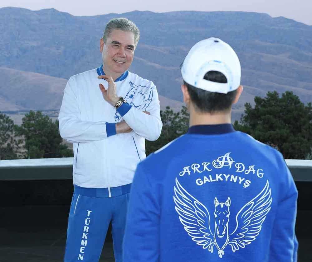 Türkmen halkynyň Milli Lideri, Türkmenistanyň Halk Maslahatynyň Başlygy Gahryman Arkadagymyz «Galkynyş» milli at üstündäki oýunlar toparynyň agzalary bilen duşuşdy